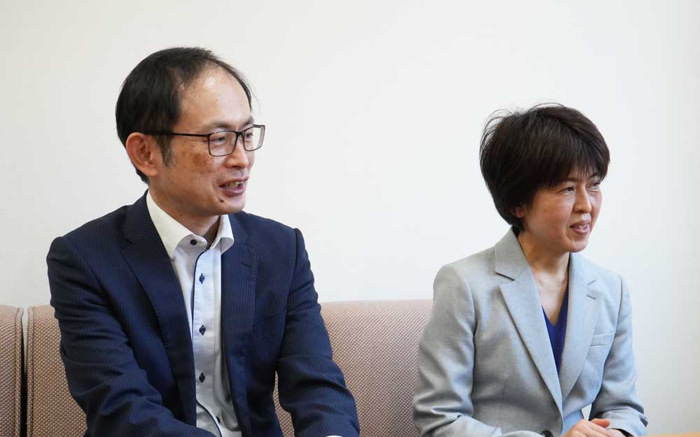 (From left) Hiroya Inakoshi, Senior Research Manager of the AI Trust Research Centre, Fujitsu Research; Izumi Nitta, Senior Research Manager of the AI Trust Research Centre, Fujitsu Research.
