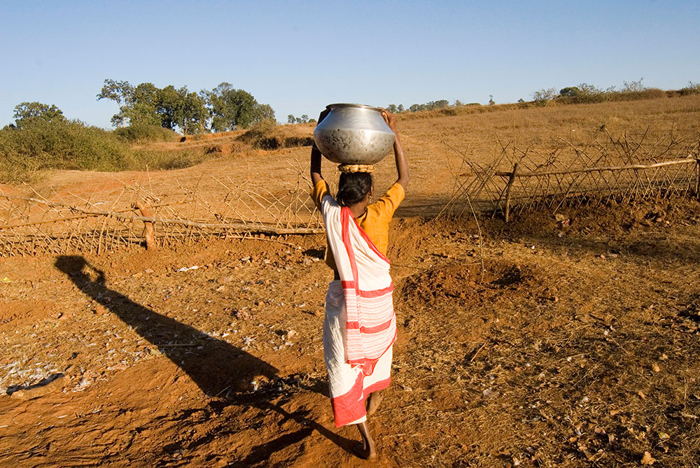 Woman carrying water in India facing water shortage